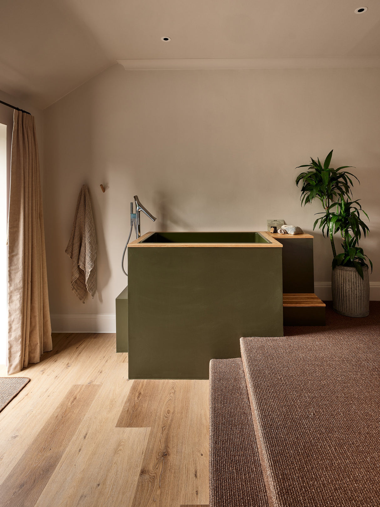 1100 x 700 Seated Soaking Tub – 1000mm Depth – Rectangular – Omnitub