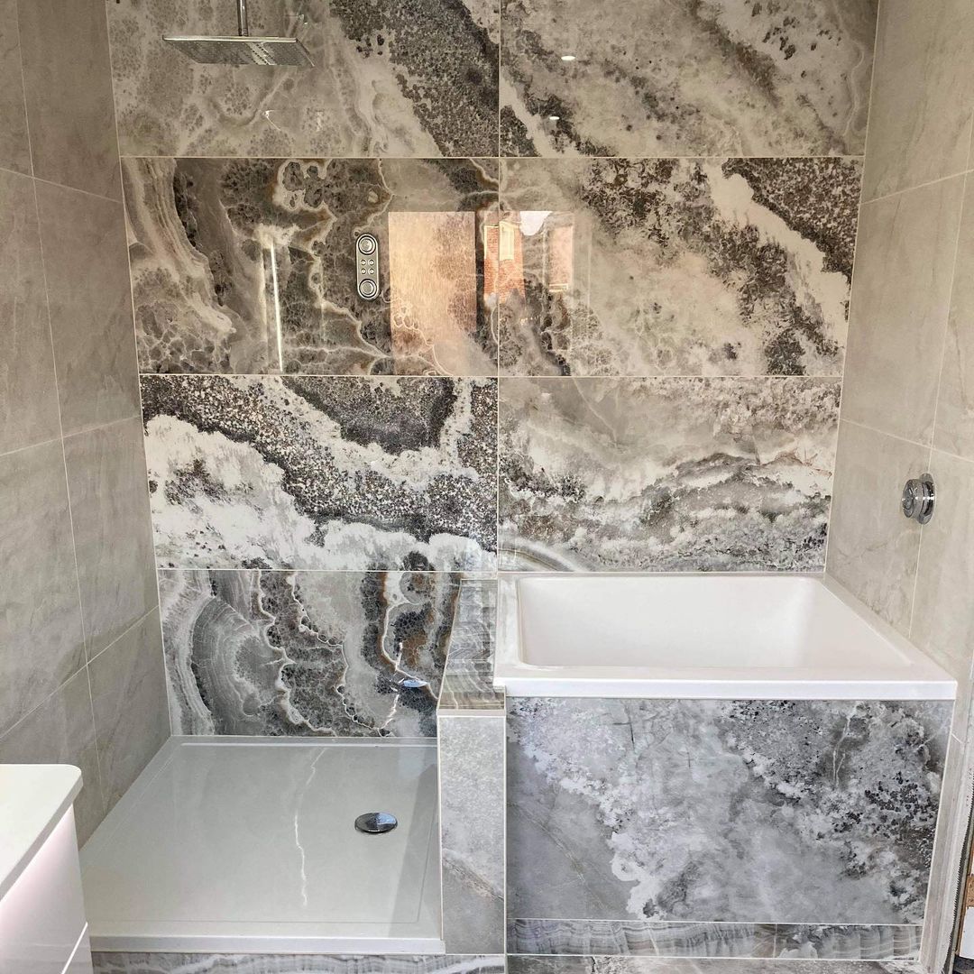 1250 x 1050 Deep Bath Handmade in Somerset with Free Shipping. Optional Whirlpools, Jet Spas, Lights. Available in Any Colour, Panels & Wastes. Made In Britain.