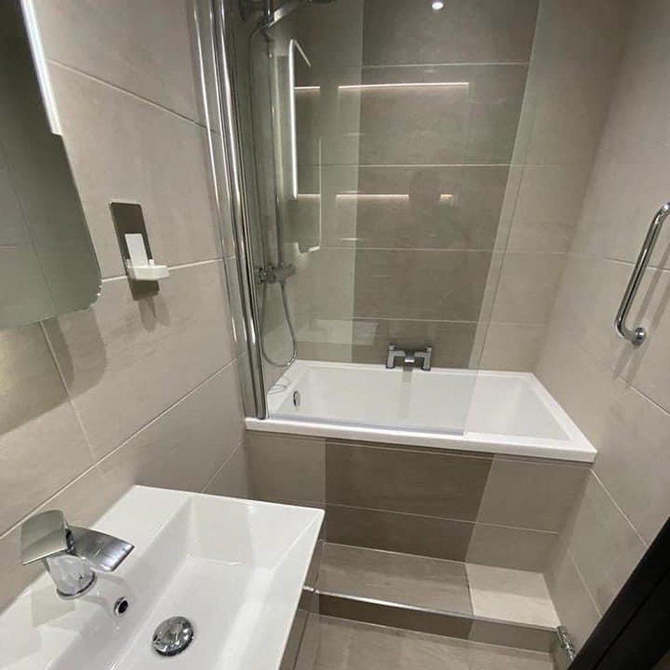 1250 x 1050 Deep Bath Handmade in Somerset with Free Shipping. Optional Whirlpools, Jet Spas, Lights. Available in Any Colour, Panels & Wastes. Made In Britain.