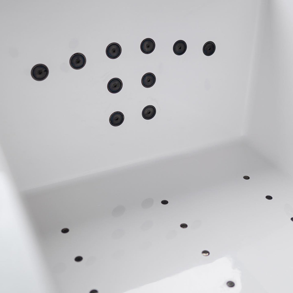 Extra Deep Whirlpool Baths by Omnitub - feature highlight