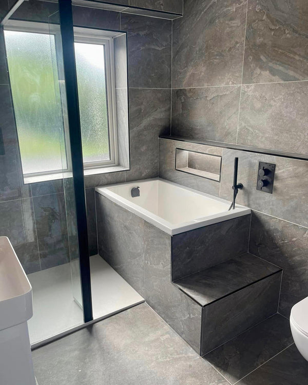 Omnitub Solo Plus 1250 x 750 UK deep soaking tub 600mm depth rectangular - design feature