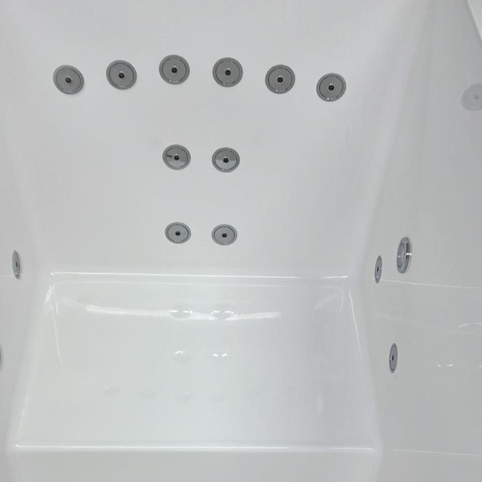 Extra Deep Whirlpool Baths by Omnitub - close-up detail