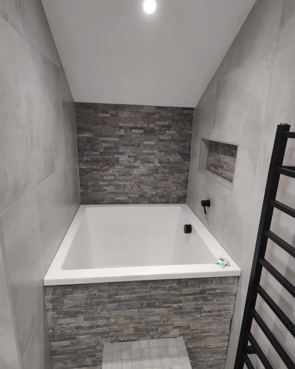 Omnitub Duo Square 1050 x 1050 deep soaking tub 600mm depth square - design feature
