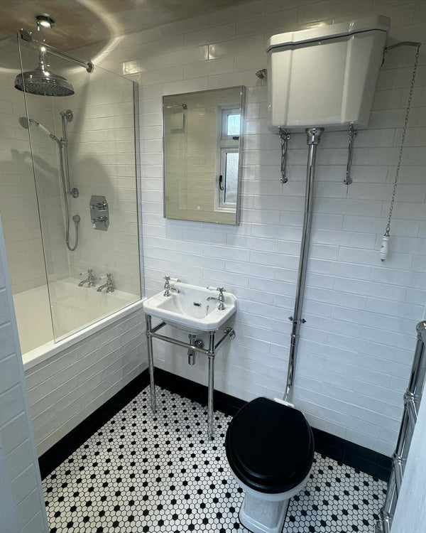 Omnitub Solo Supreme 1250 x 850 UK deep soaking tub 600mm depth rectangular - interior detail