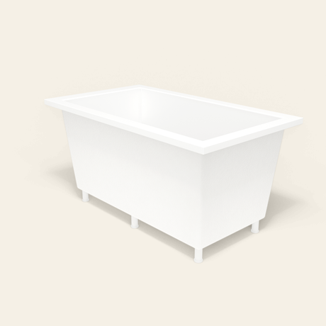 Omnitub 1400×800 white deep soaking bath — three-quarter, with feet [render:6_grounded:feet]