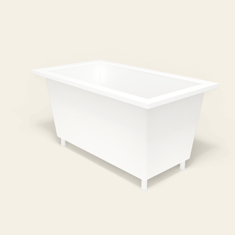 Omnitub 1350×750 white deep soaking bath — three-quarter, with feet [render:6_grounded:feet]