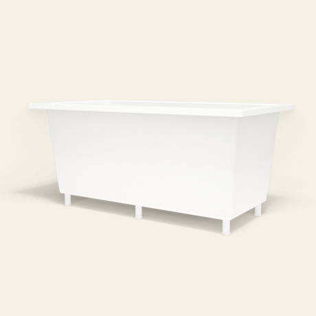 Omnitub 1500×800 B100 white deep soaking bath — low hero, with feet [render:8_low_hero:feet]
