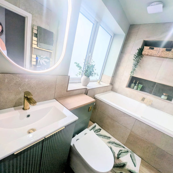 Omnitub Solo Extreme 1600 x 800 handmade UK deep soaking tub 600mm depth rectangular - installed in bathroom