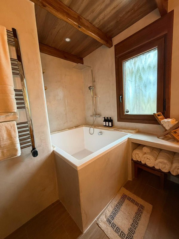 Omnitub 1400 x 1200 deep soaking tub 600mm depth wide rectangular - interior detail