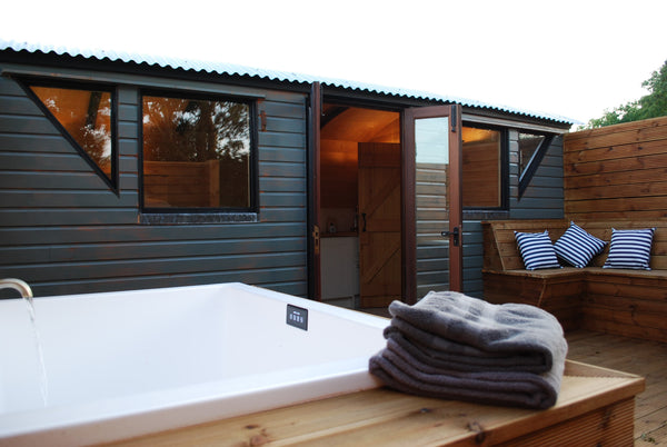 Omnitub 1500 x 1050 handmade UK deep soaking tub 600mm depth wide rectangular - design feature