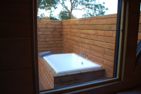 Omnitub 1500 x 1050 handmade UK deep soaking tub 600mm depth wide rectangular - colour detail