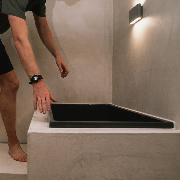 Omnitub 1100 x 600 UK seated soaking tub 1000mm depth rectangular - feature highlight