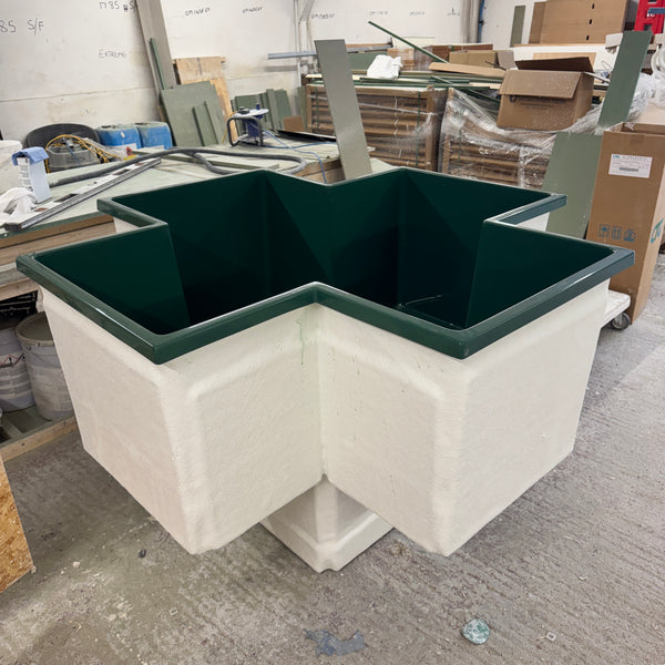 Omnitub 1500 x 1500 UK seated soaking tub 1000mm depth - interior detail
