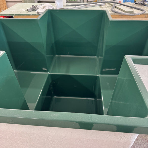 Omnitub 1500 x 1500 UK seated soaking tub 1000mm depth - close-up detail