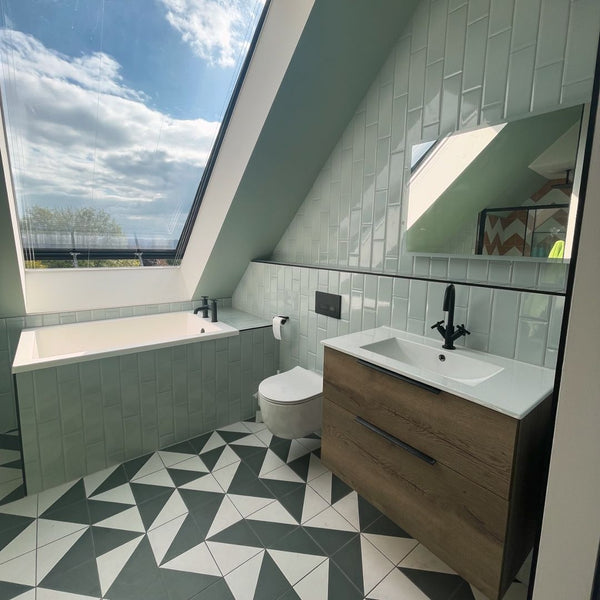 Omnitub Solo Plus 1250 x 750 UK deep soaking tub 600mm depth rectangular - side angle