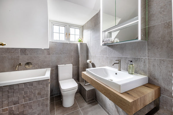 Omnitub Solo Plus 1250 x 750 UK deep soaking tub 600mm depth rectangular - finish and texture