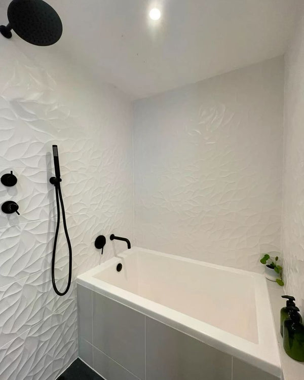 Omnitub 1200 x 1200 deep soaking tub 600mm depth square - interior detail