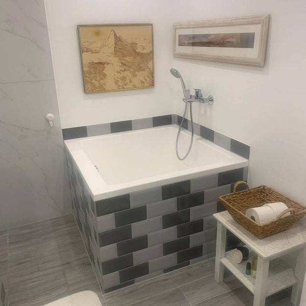 Omnitub Solo Extra 1150 x 900 handmade UK deep soaking tub 600mm depth rectangular - close-up detail 2