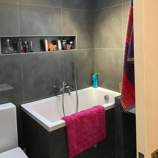 Omnitub Solo Plus 1250 x 750 UK deep soaking tub 600mm depth rectangular - finish and texture 2