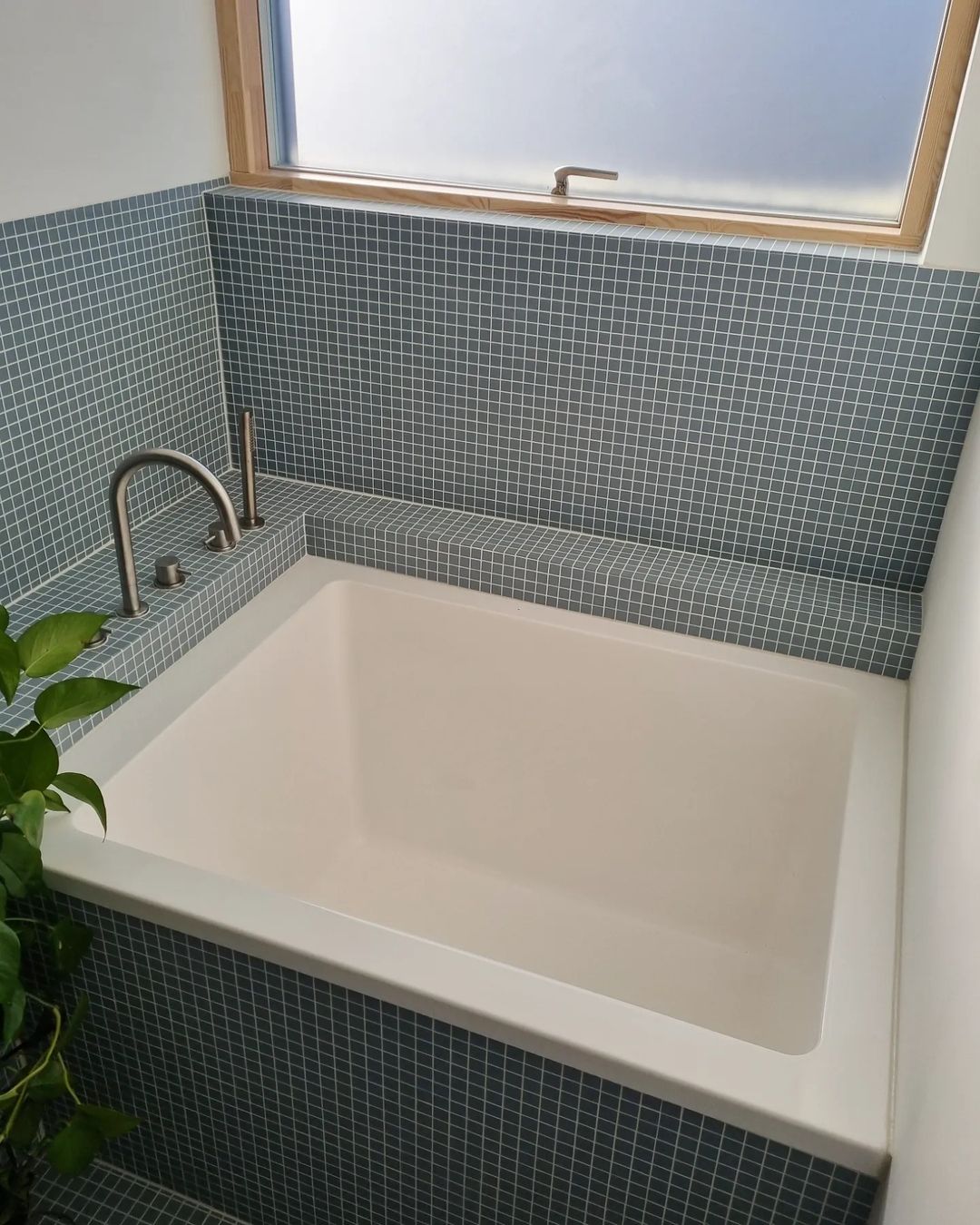 Omnitub 1150 x 900mm Extra Deep Bath