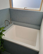 1150 L x 900 W x 625 H. Petite baignoire profonde. Omnitub Solo Extra