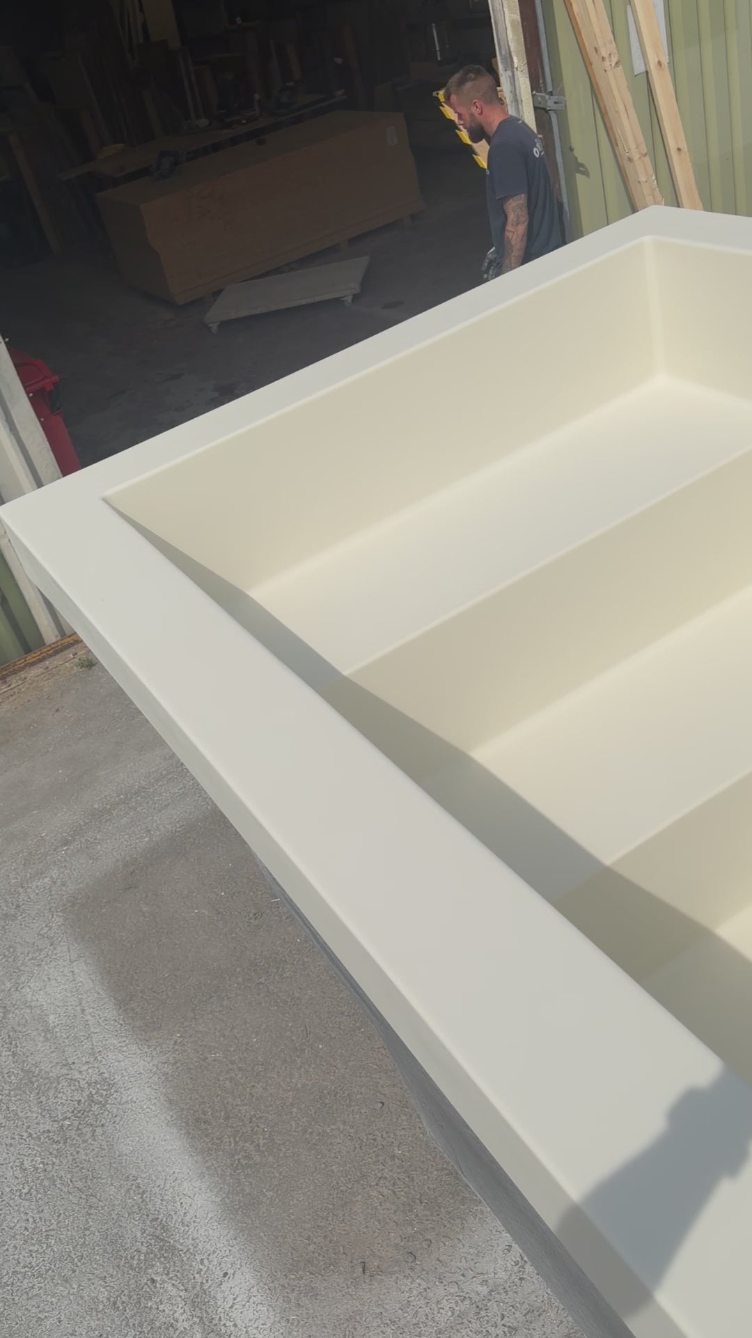 3000 × 2000 Step-Entry Plunge & Soaking Tub – Omnitub