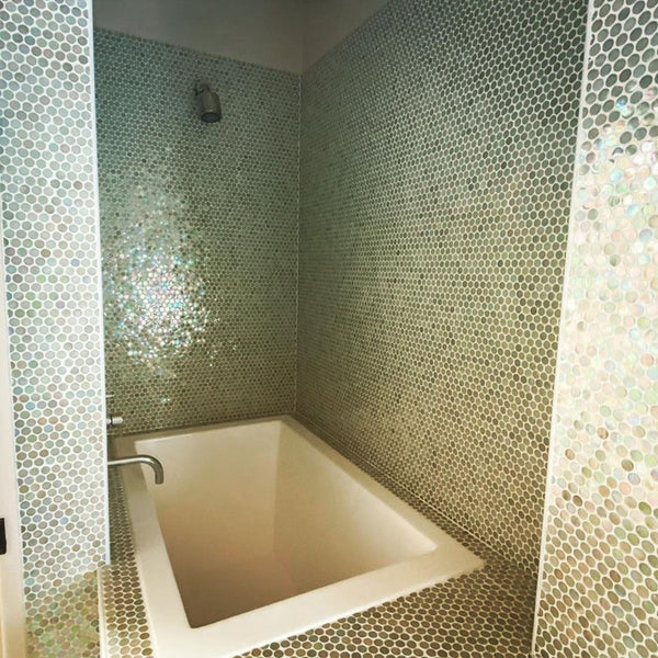 Omnitub Solo Plus 1250 x 750 UK deep soaking tub 600mm depth rectangular - close-up detail 2