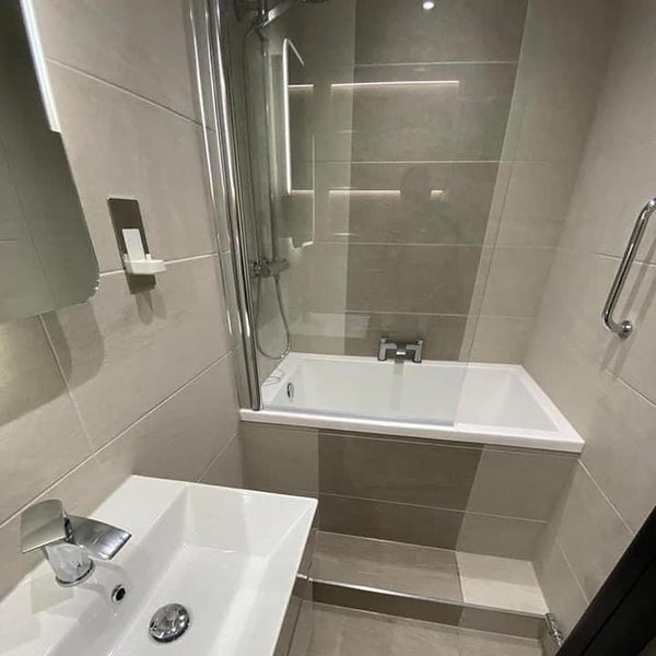 Omnitub Solo Plus 1250 x 1050 handmade UK deep soaking tub 600mm depth wide rectangular - design feature