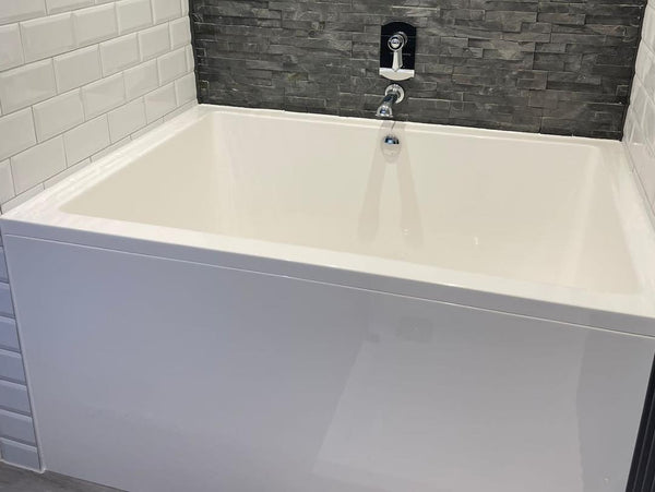 Omnitub Solo Extreme 1600 x 1050 handmade UK deep soaking tub 600mm depth wide rectangular - lifestyle setting